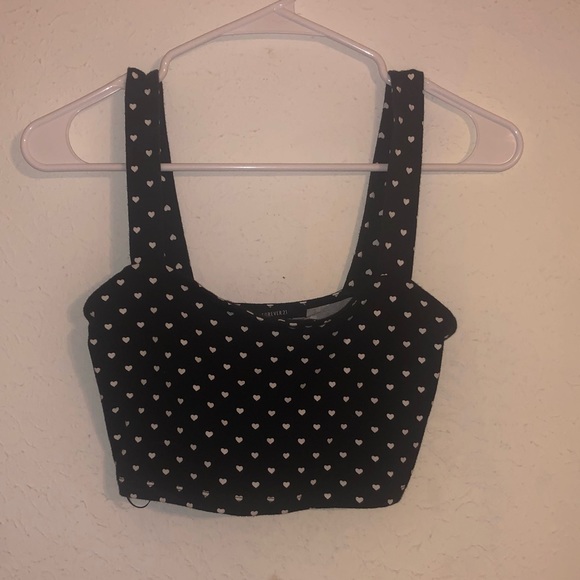 Forever 21 Tops - Black & white heart crop top
